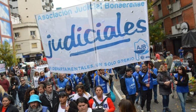 Con críticas, la AJB dio el visto bueno a la oferta salarial de Kicillof