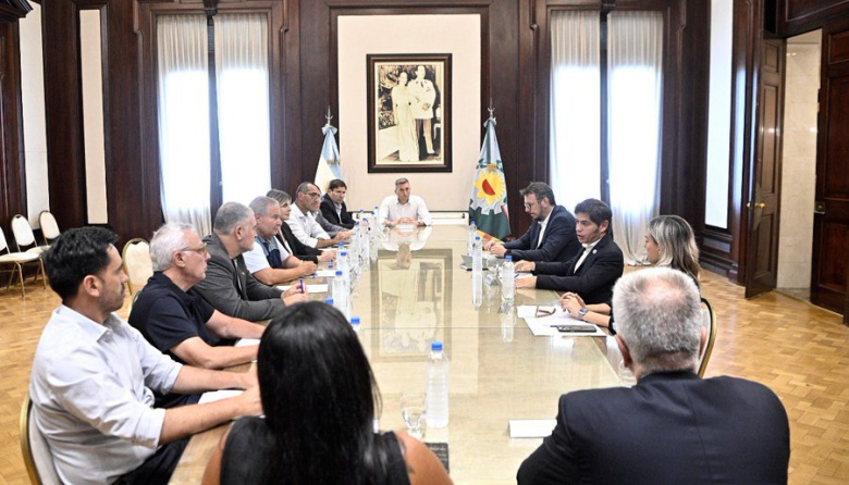 Kicillof amplía el respaldo financiero a municipios para obras y servicios