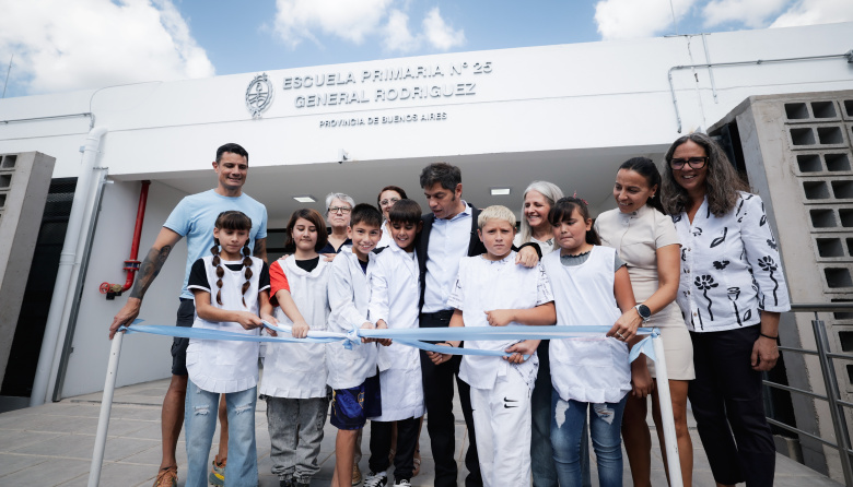 Con la presencia de Kicillof, García muestra Estado presente y celebra la apertura de una nueva escuela