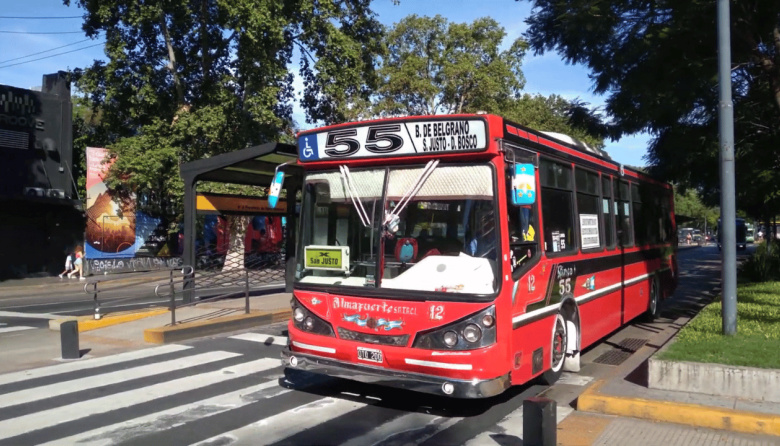 El gasoil golpea el bolsillo y los colectivos reducen frecuencias en AMBA
