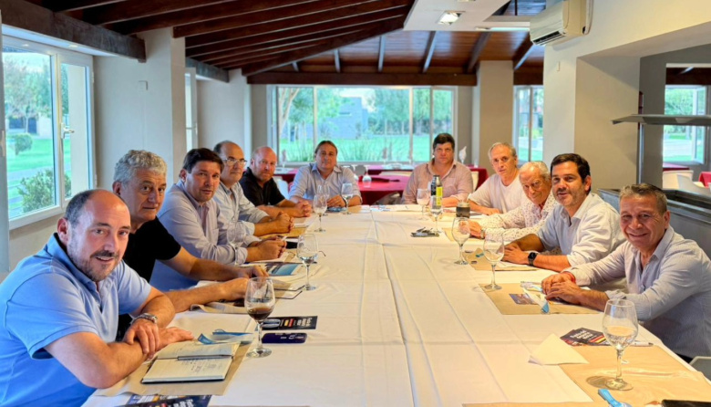 Los intendentes del “Grupo de los Doce” se alinean con Kicillof y presionan a Milei por los fondos