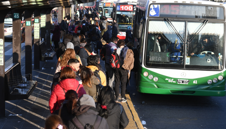 Colectivos del AMBA: ¿Acuerdo para no parar o para sufrir un poco menos?