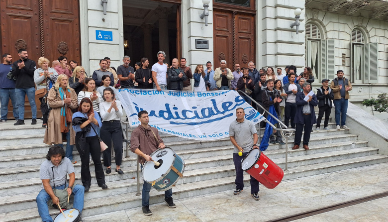 Sin respuestas de la Corte, la AJB endurece el conflicto y va a otro paro
