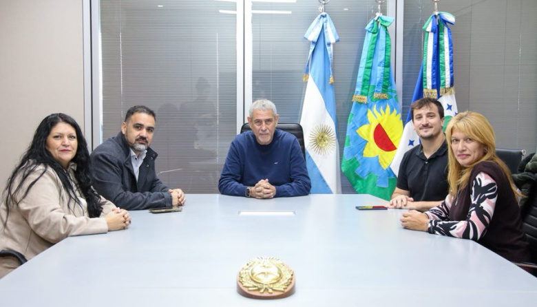 Ferraresi teje consensos con la oposición dialoguista para ampliar el frente anti Milei