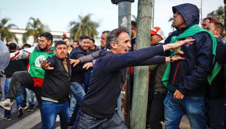 Katopodis puso el cuerpo frente a la represión en una marcha contra el ajuste en San martín