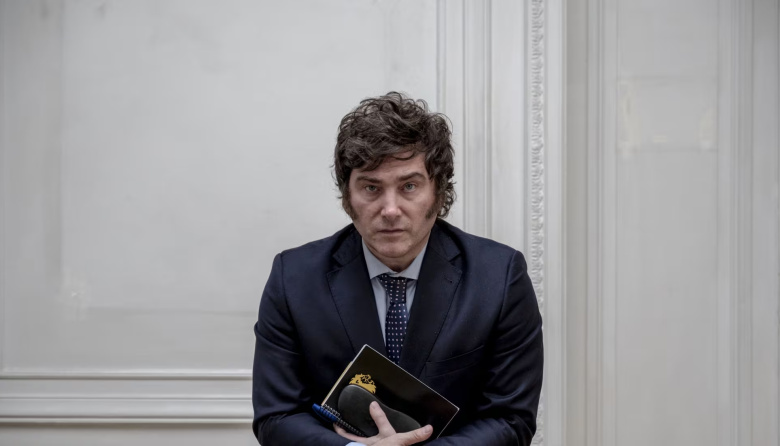 Se estancó la imagen de Milei: la economía ahoga y la Justicia aprieta
