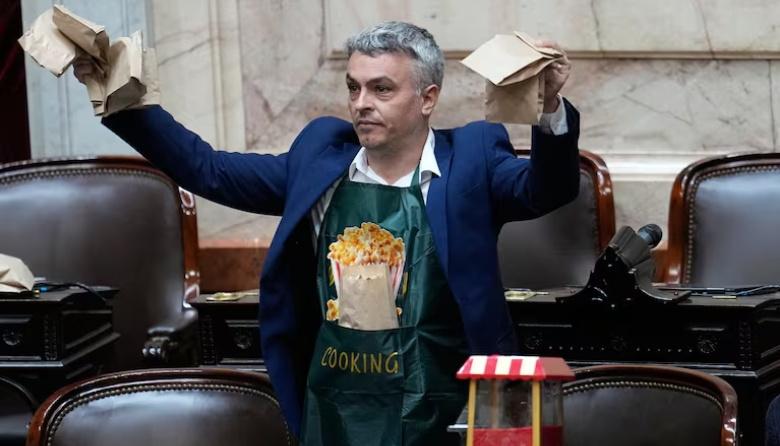 La oposición unida pidió una sesión especial por el patrimonio de Adorni