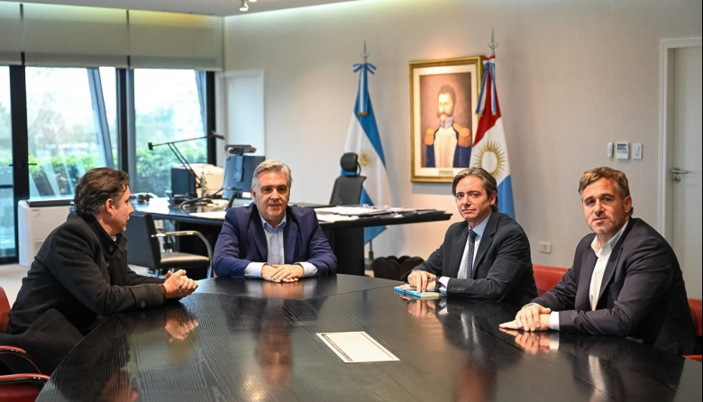 Achaval cruzó las fronteras y se reunió con Llaryora