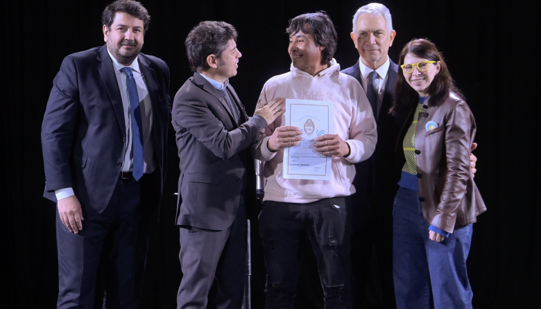 Kicillof y Alak entregaron 400 escrituras con dardos al discurso libertario