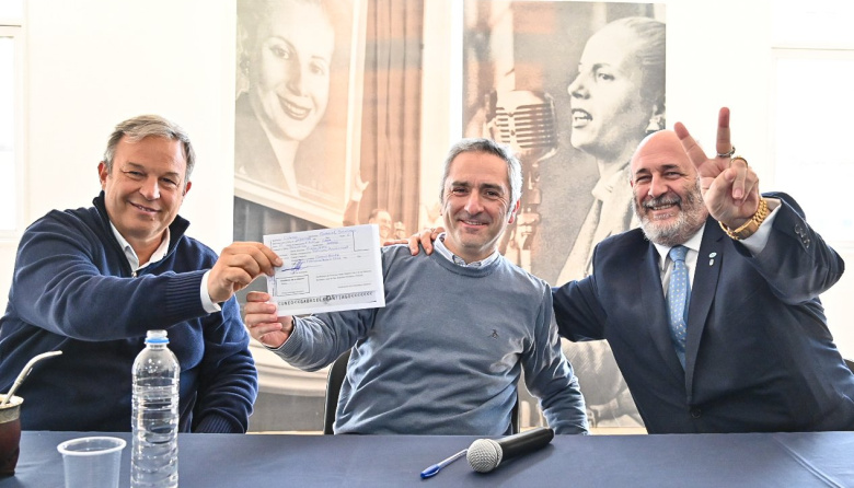 “Juntos pero no revueltos”: Cúneo pegó la vuelta al PJ bonaerense y picanteó la interna