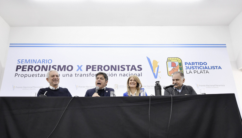 Kicillof encabezó una cumbre del PJ junto a Alak y pidió “recordar la mirada innovadora de Perón”