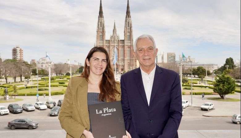 Alak y Mariel Fernández, una foto cultural con aroma a 2027