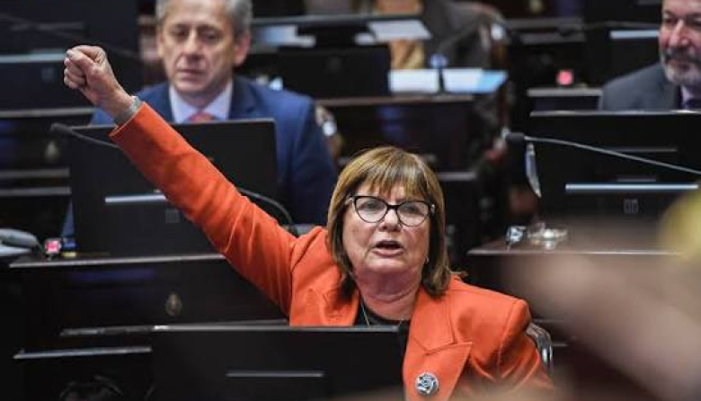 Patricia Bullrich sumó tensión al Gabinete al subir un video con un tema de Lali Espósito