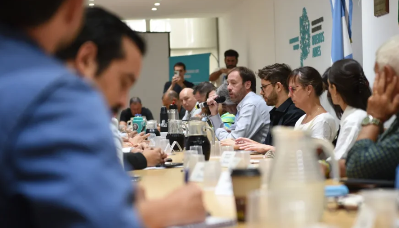 Paritarias a contrarreloj: Kicillof citó a estatales y docentes mientras crecen los reclamos en la Provincia