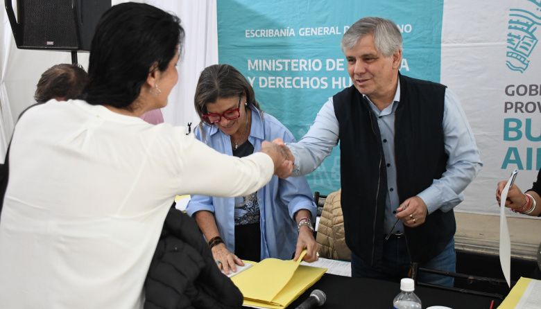 Britos acelera la regularización dominial y 209 vecinos firmaron sus escrituras
