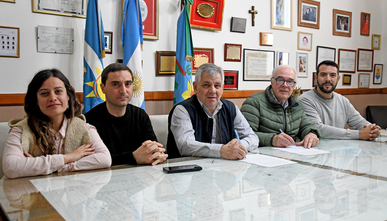 Britos toma nota de los emprendedores y activa capacitaciones junto a la UNLu