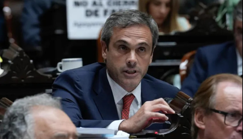 Michel arremete contra la privatización de AySA y fija la postura del massismo sobre las PASO