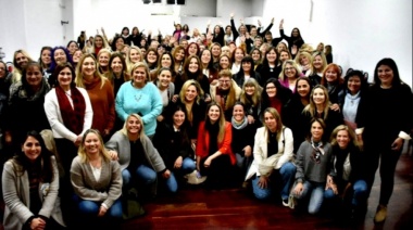 La Mesa de Mujeres del Pro se reúne para debatir sobre educación