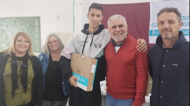 Conectar Igualdad Bonaerense: Santillán entregó 100 notebooks
