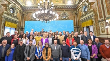 Kicillof reunió a los sin tierra para ganarle terreno a la oposición