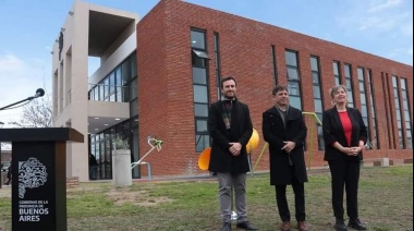 De la mano de Kicillof, Ralinqueo cortó la cinta de la Casa de la Provincia