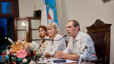 Stadnik  asumió y llamó a defender el Municipio y la Provincia