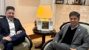 Kicillof se reunió con un intendente cristinista en medio del fuego cruzado