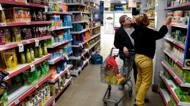 Inflación en ascenso: Empresas remarcan listas de precios hasta 10% por suba del dólar