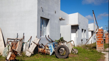 Provincia se pone al hombro 900 viviendas abandonadas por Milei