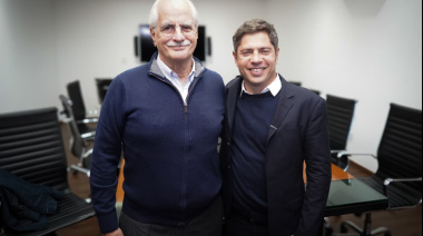 Kicillof defendió el debate interno del peronismo y criticó al gobierno de Milei como un “títere”