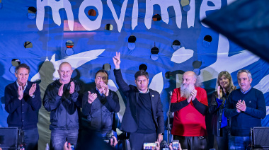 Kicillof se mostró con el Evita y alentó: “Quedarse en casa es hacerle el juego a la derecha”
