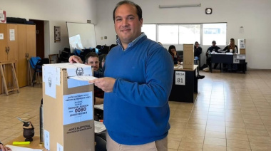 Al grito de "ya voté", Recoulat le habló a la comunidad: "Cada voto vale"