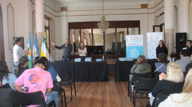La "ingeniería" de Stadnik: escrituras para 120 familias y un acuerdo para 40 viviendas