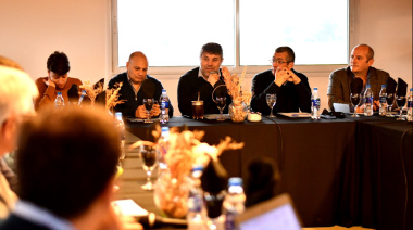 Intendentes radicales exigen a la provincia el pago de deudas porque no pueden pagar el aguinaldo