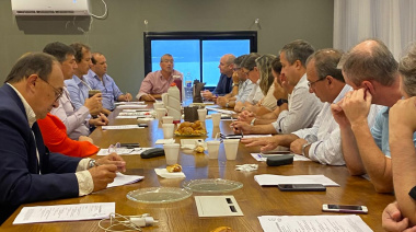 El kicillofismo prioriza las manos en la Legislatura, aunque evita romper con los radicales