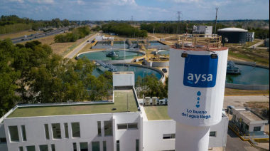 Avanza la privatización de AySA: Milei autoriza la suspensión del agua por falta de pago