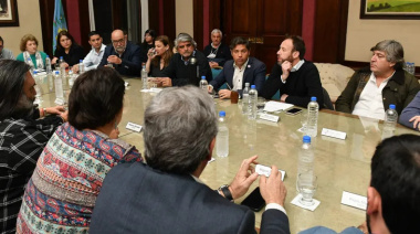 Kicillof reunió a los gremios estatales, pero dilata la negociación paritaria