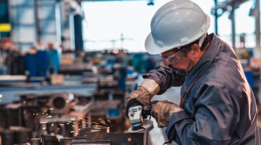 La gestión de Milei cerró con 21.000 empleadores menos y casi 300 mil despidos