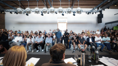 “No les vamos a soltar la mano”: Con críticas a Milei, Kicillof reforzó su apoyo a empresarios y comerciantes