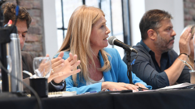 Verónica Magario: “La macroeconomía nunca nos resolvió la microeconomía de las familias”