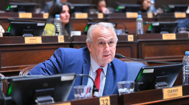 A lo España: Impulsan proyecto para prohibir las redes sociales a menores de 13 años