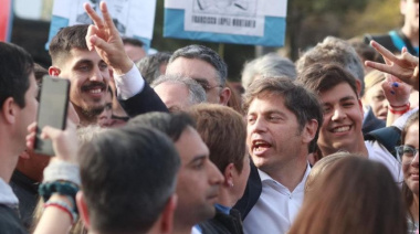 Kicillof marcha contra la reforma laboral y acusa a Milei de impulsar una “ley de precarización”
