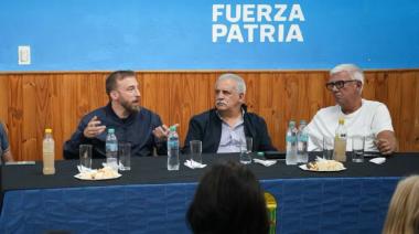 Con el PJ en movimiento, Otermín arranca recorridas y se anota en la carrera bonaerense