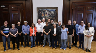 Con respaldo sindical, Kicillof apunta contra Milei y busca ordenar una alternativa