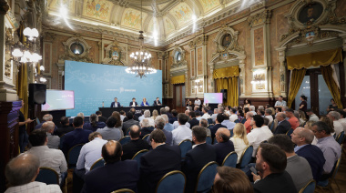 Kicillof planta bandera: recupera la deuda de Nación y promete reparto con los municipios