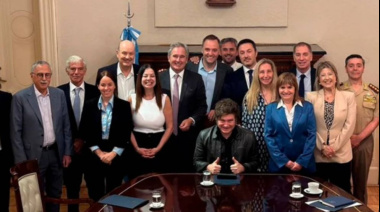 Mientras asfixia con más ajuste, Milei le aumenta un 123% el sueldo a sus ministros