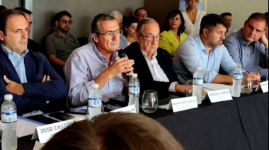 Intendentes de la UCR le marcan la cancha a Bianco: piden fondos libres para evitar el colapso