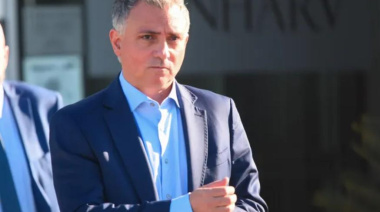 Pareja calificó de "circo" el reclamo a Caputo y le apuntó a los intendentes