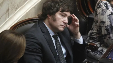 ¿Se le acabó la nafta? Milei cae en las encuestas y roza su momento más crítico