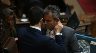 Milei y todo el Gabinete desembarcaron en el Congreso para respaldar a Adorni